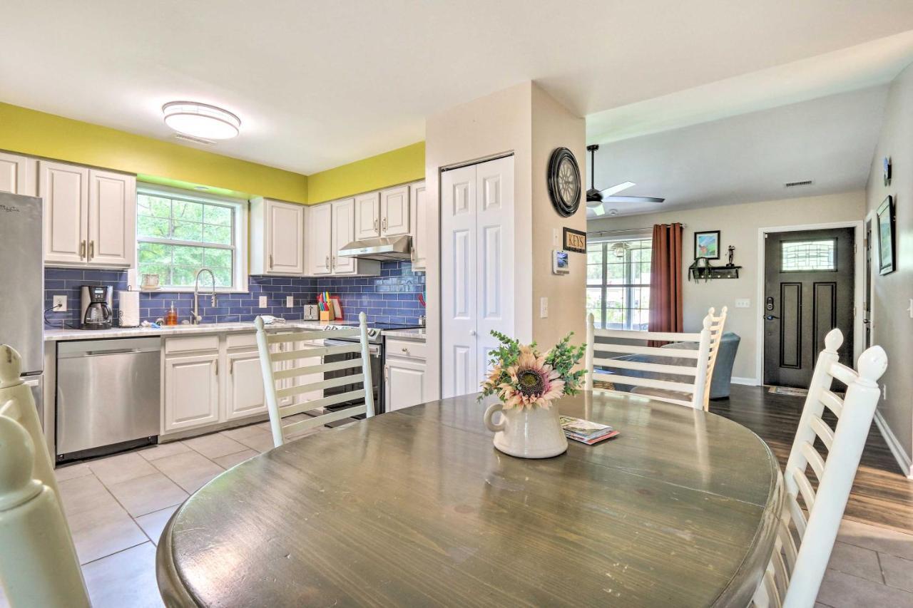 Peaceful Beaufort Home With Front Porch And Grill Exterior foto