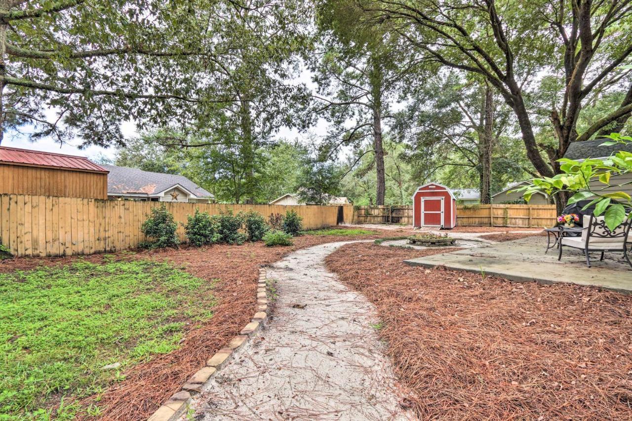 Peaceful Beaufort Home With Front Porch And Grill Exterior foto